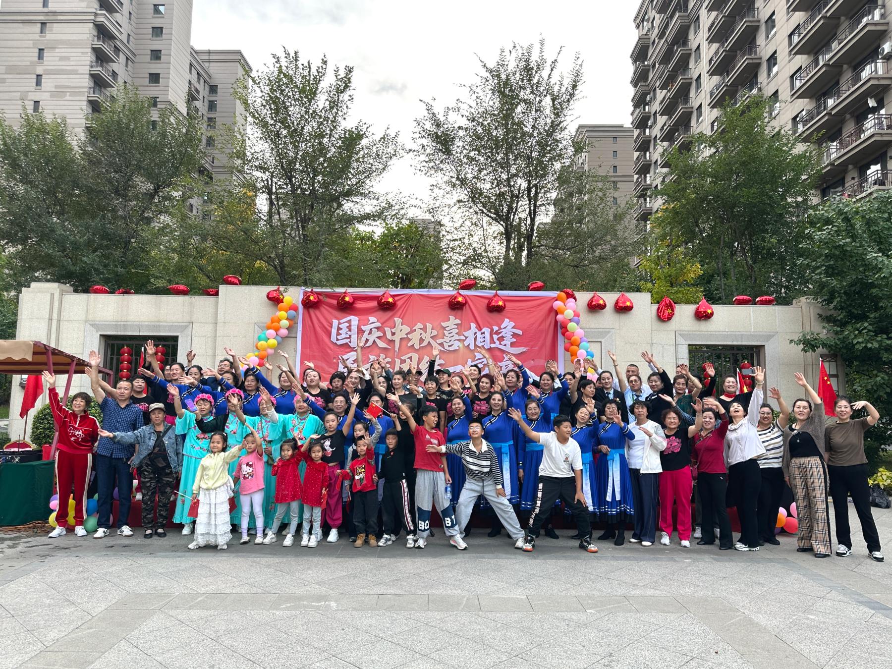 哈市香坊區新香坊街道會展社區雙節匯演架起鄰里連心橋