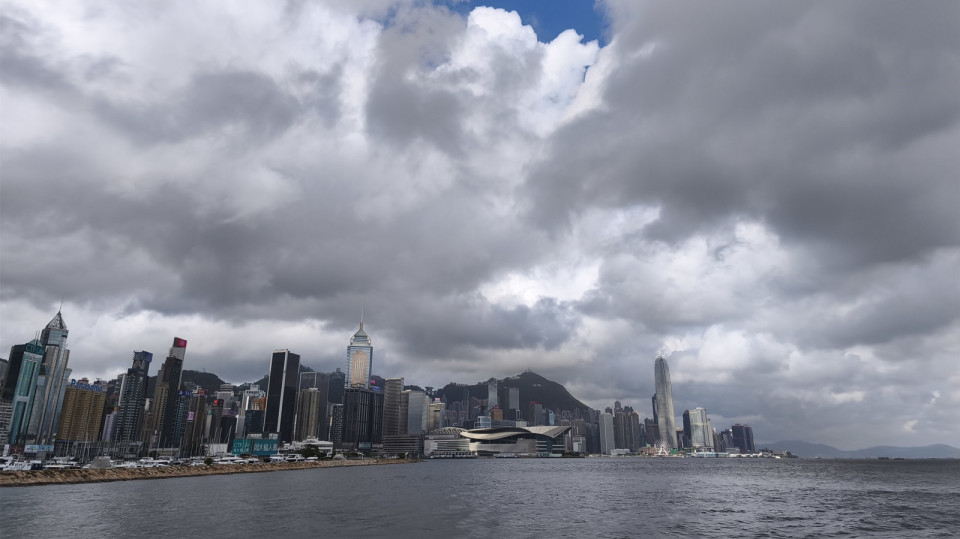 有片 | 低壓區本周中可能進入南海 若發風球將創79年來新紀錄