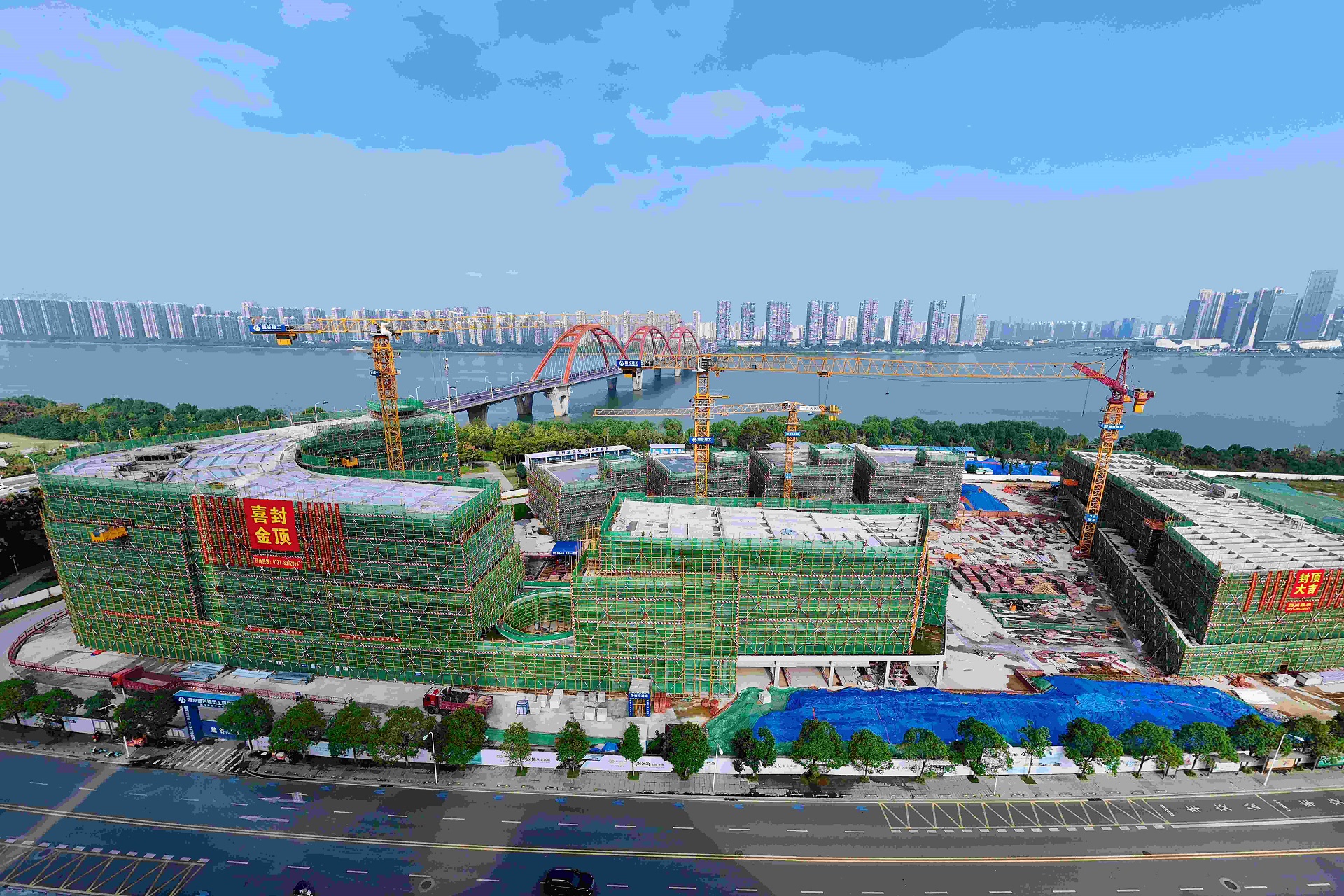 湘江基金小鎮二期封頂 湖南金融中心再添地標