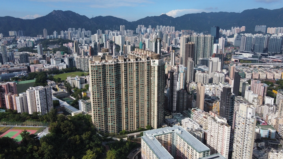 團結香港基金：政府未来10年房屋供應目標42萬伙 屬審慎調整