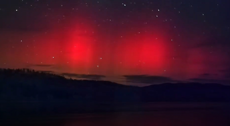 有片｜國慶前夕漠河北極村迎極光 紅綠交輝獻「最北幸運」
