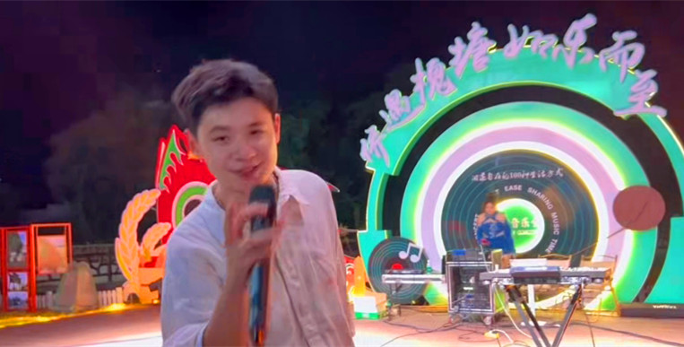 有片 | 皖歙縣：魚躍槐塘  焰遇狂歡