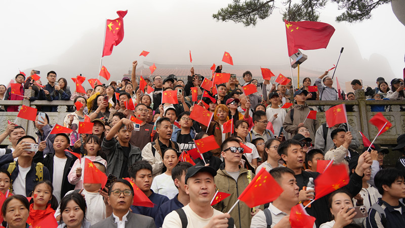 黃山風景區迎來客流高峰 交通順暢秩序井然