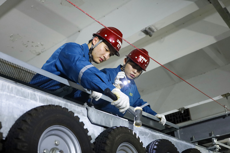 黃山風景區：晨曦到夜幕，00後「索道守護者」始終在線