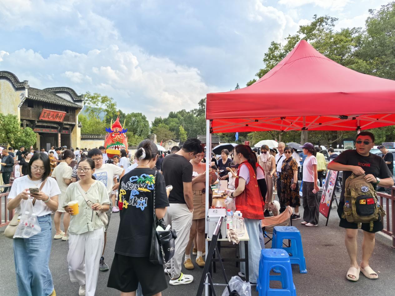 皖徽州區：「志願紅」點亮「無憂旅途」