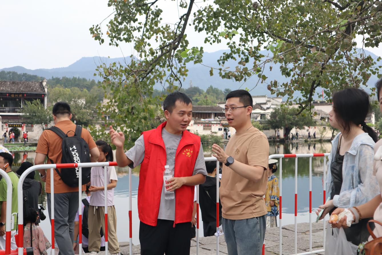 「10塊錢能吃五菜一湯！」  皖黟縣宏村鎮「暖心服務」不打烊