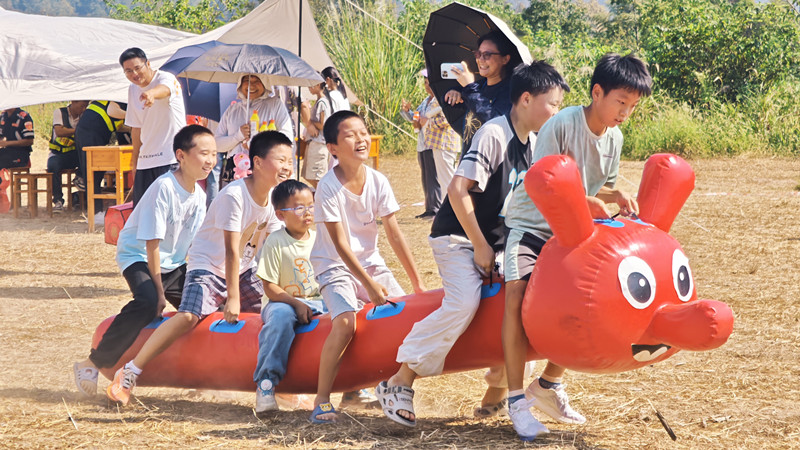 「趕雞入籠」「推車運糧」  皖休寧秋田運動會「玩瘋」了