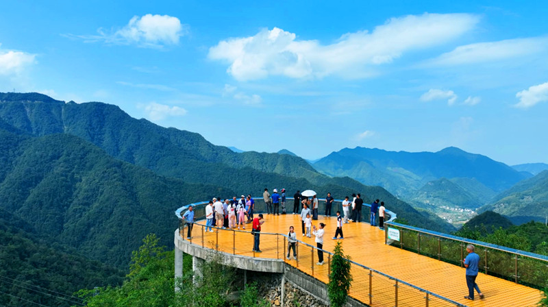 徽州天路客如雲  皖歙縣「反向游」熱度飆升