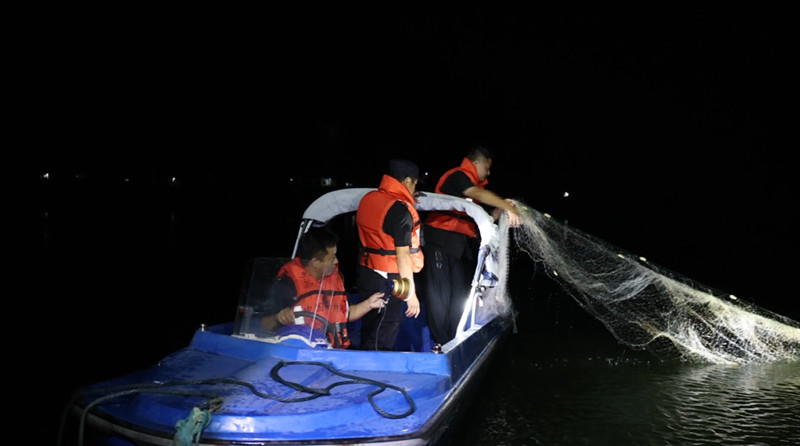 皖歙縣：「節日我在崗」  「護江人」全天候