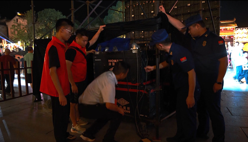 夜演散場安全「加場」  皖歙縣古城消防屏障高築