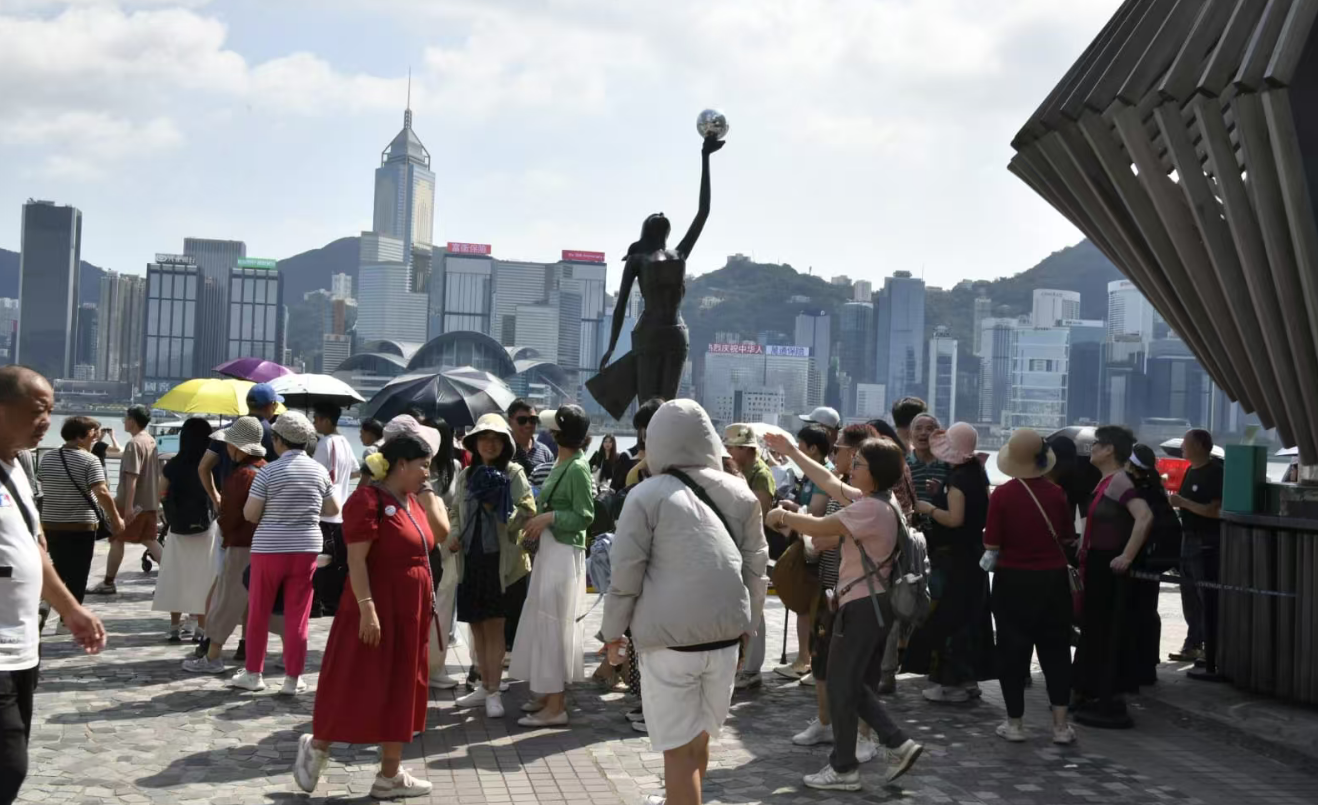 國慶中秋假期踏入第七日 旅遊熱點人頭湧湧