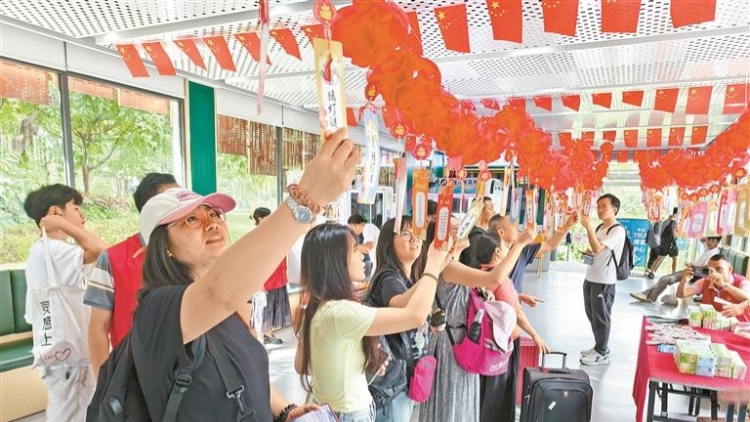 深中跨市公交中秋加開20輛大巴