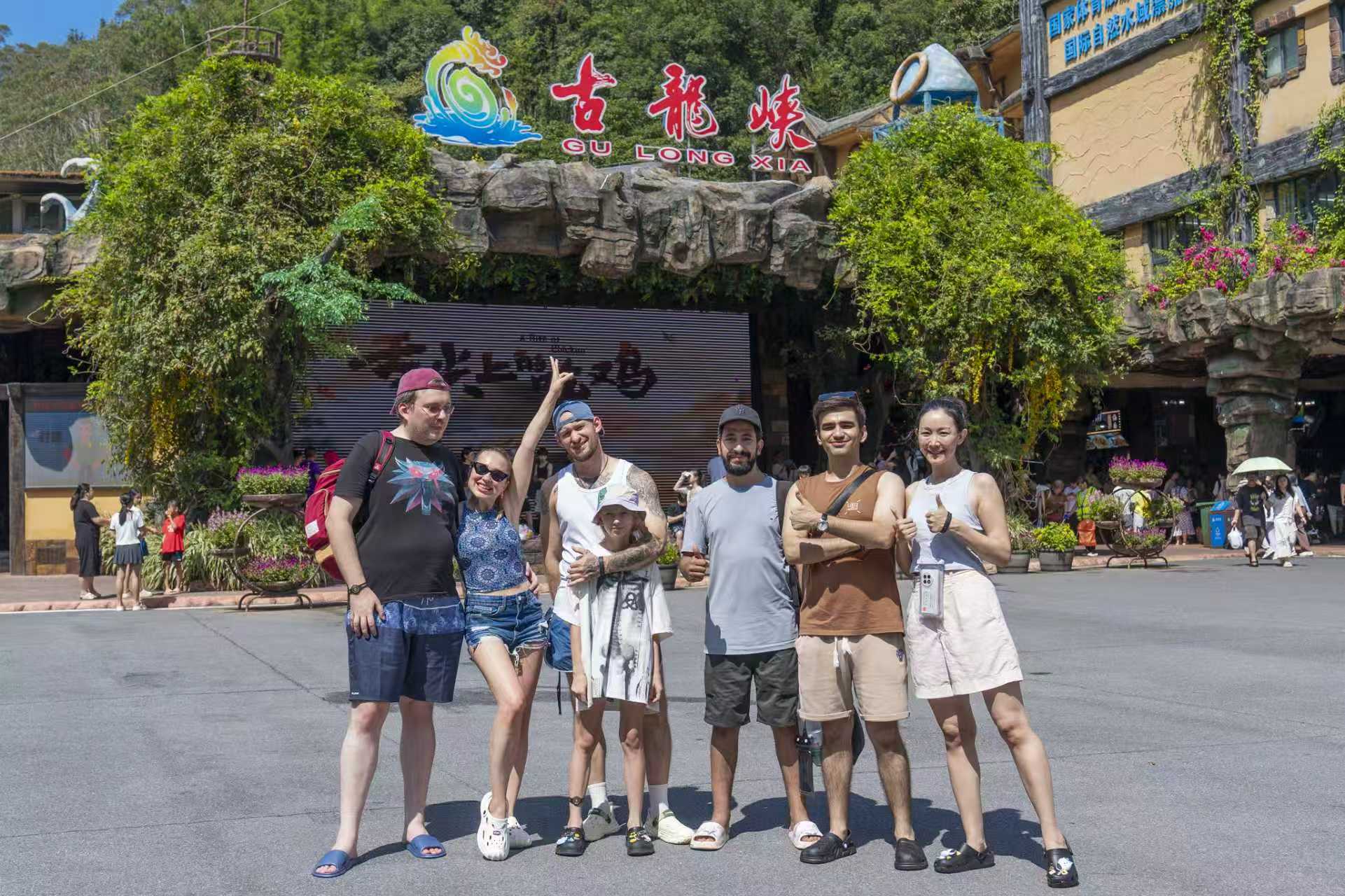 粵「雙節」旅遊人氣爆棚  17.8萬遊客打卡古龍峽