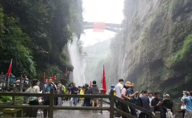 142萬遊客同享暖心服務 雙節假期恩施市開啟「寵客模式」