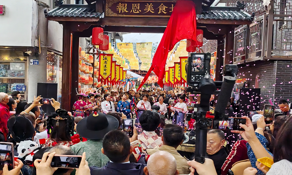 交通「流量」變旅遊「留量」 四川平武「雙節」文旅消費熱潮湧動