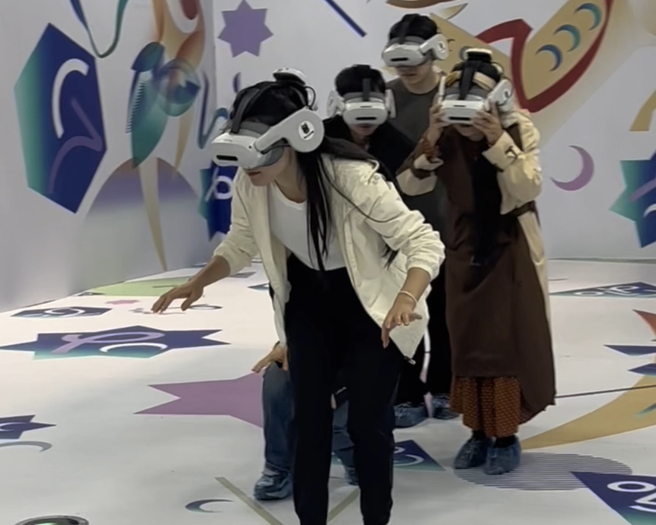 長沙銅官窯國風樂園添新趣：XR 幻境帶遊客「穿越」敦煌品大漠風情