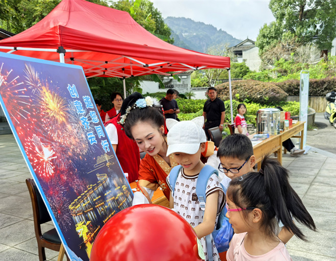 皖休寧齊雲山鎮：暖心服務寫就遊客滿意度
