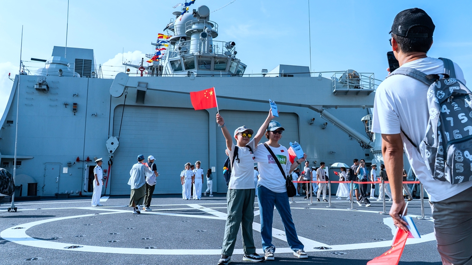 國防部：逾2萬人參觀戚繼光艦沂蒙山艦 軍隊將堅定守護香港繁榮穩定