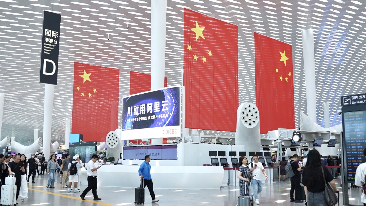 深圳機場雙節假期運送旅客超160萬人次  日均超20萬人次