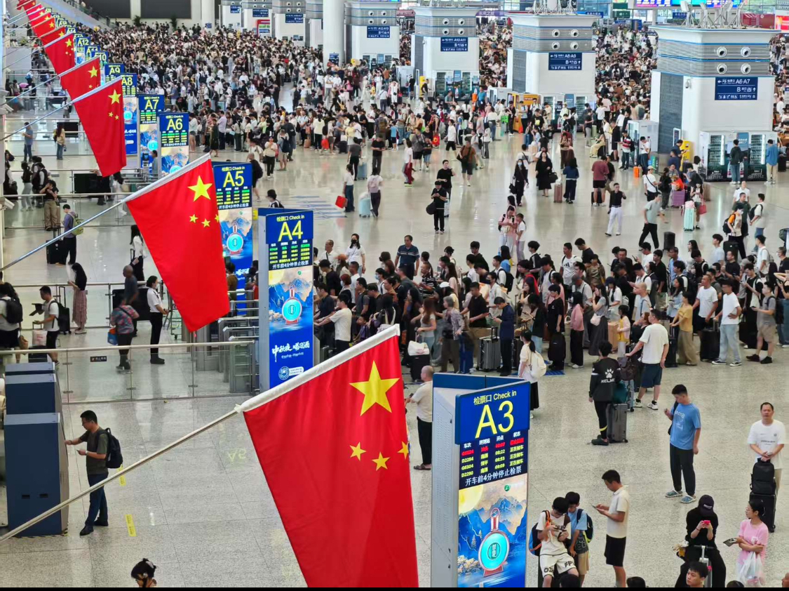 國慶中秋雙節深圳鐵路到發旅客近900萬人次 　深圳北站6刷客流紀錄