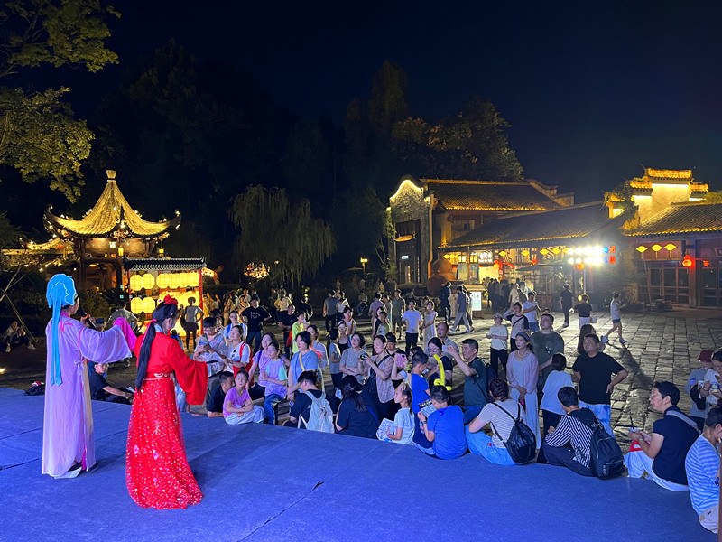 皖休寧縣：多元融合創新唱響「送戲+」