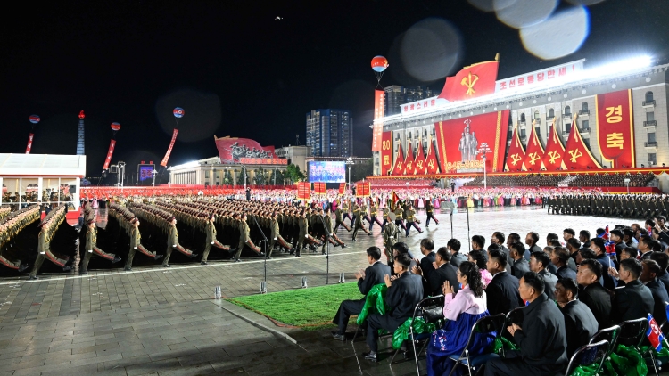 朝鮮舉行大規模閱兵式