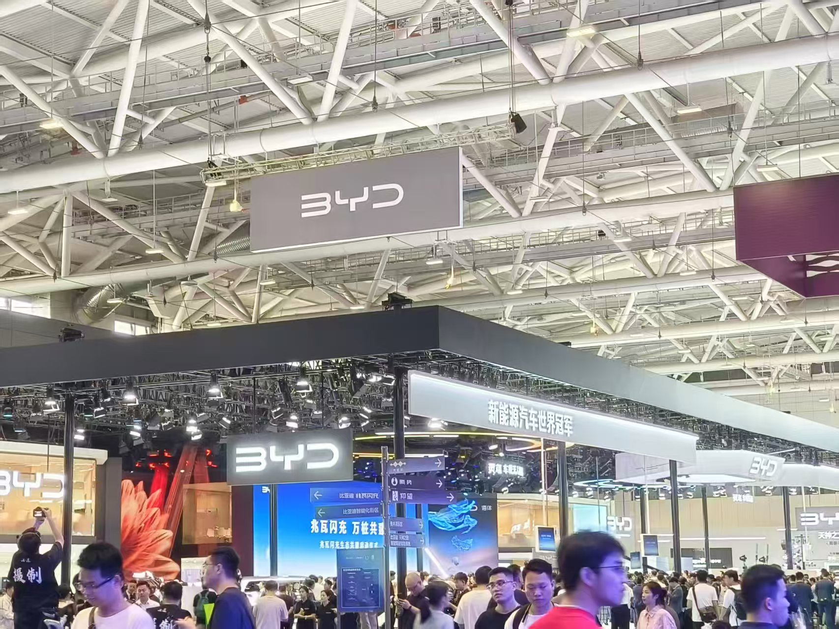 「金九銀十」 車市衝刺進行時，比亞迪、上汽破 300 萬輛，銷量目標完成率超71%