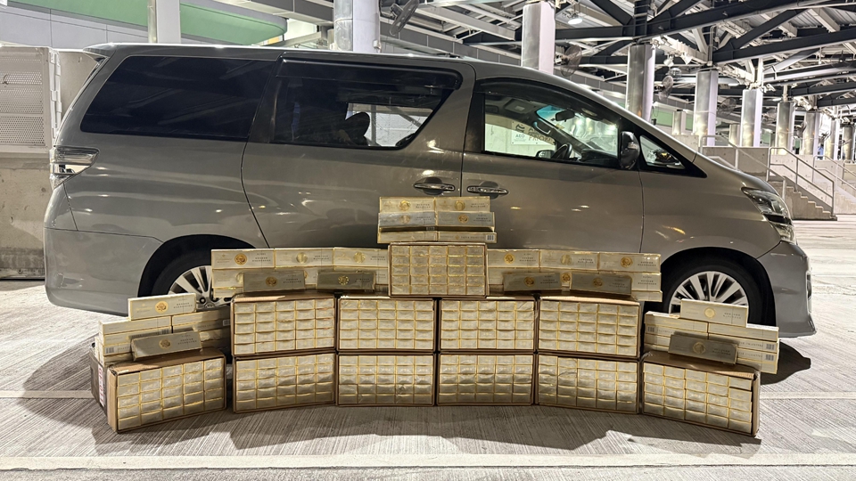 海關及警方聯合偵破2宗走私香煙案 檢值140萬元香煙 拘4男