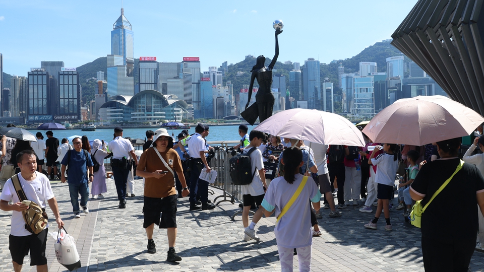 本港首三季訪港人次3600萬 按年上升12% 內地旅客2800萬人次