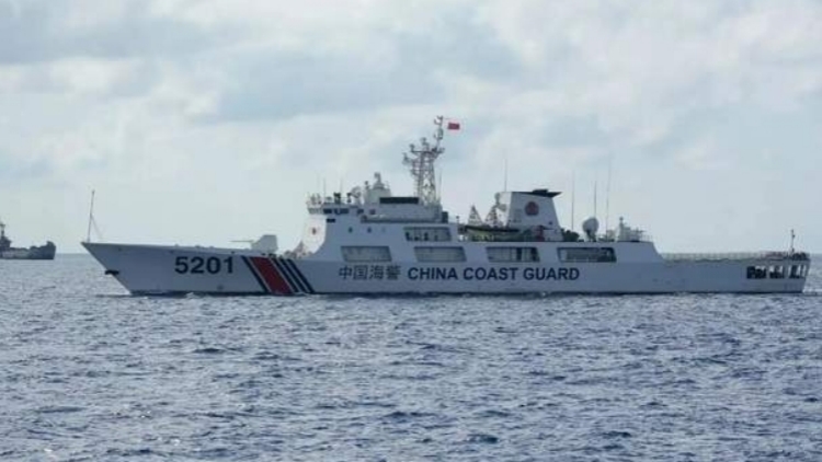 中國海警2502艦艇編隊在我釣魚島領海內巡航