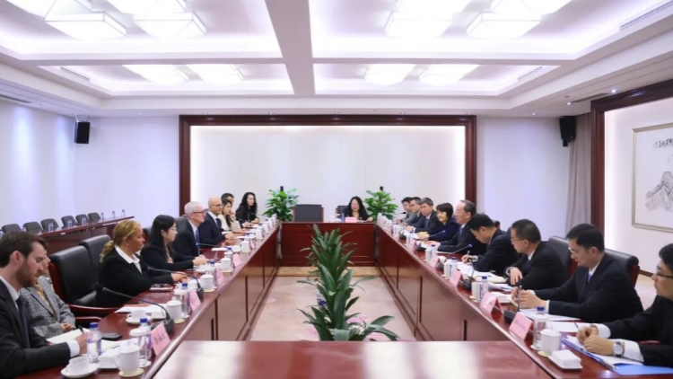 國家工信部部長李樂成會見美國蘋果公司首席執行官蒂姆·庫克