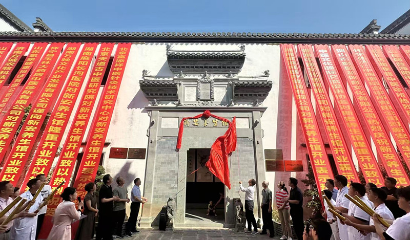 「徽派康養」吸睛  《直播安徽》走進屯溪河街