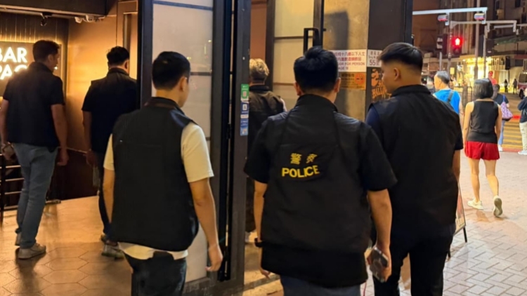 警方旺角犁庭掃穴 搜查夜場拘一通緝男子