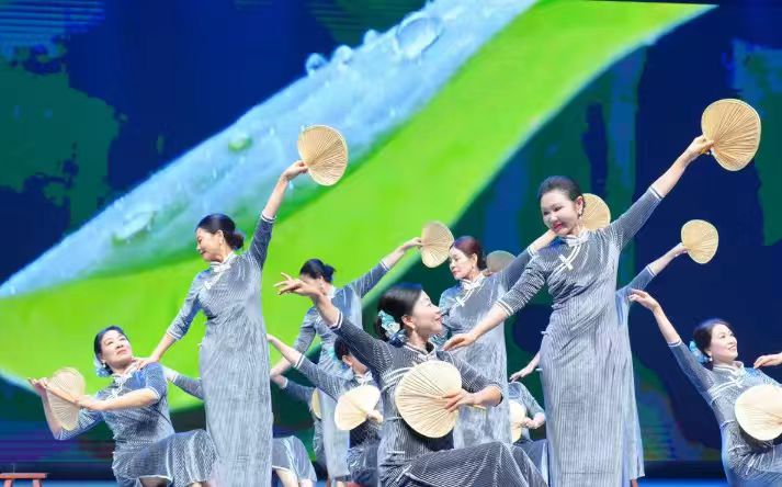 荊楚重陽別樣紅 湖北舉辦「銀髮嘉年華」重陽文藝匯演