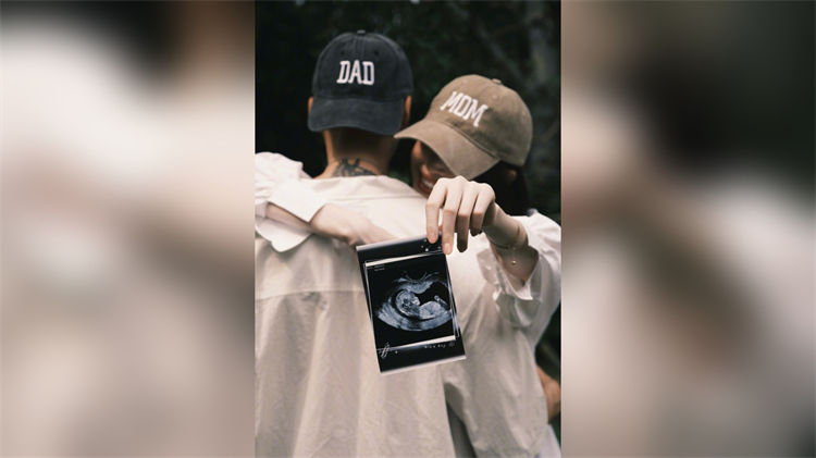 陳偉霆&何穗官宣生子