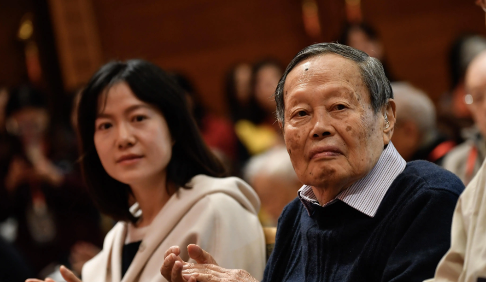 楊振寧逝世 夫人翁帆發文：他交出了一份滿意答卷