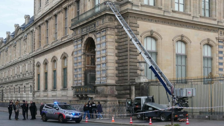 盧浮宮大劫案案情披露 馬克龍：將作案者繩之以法