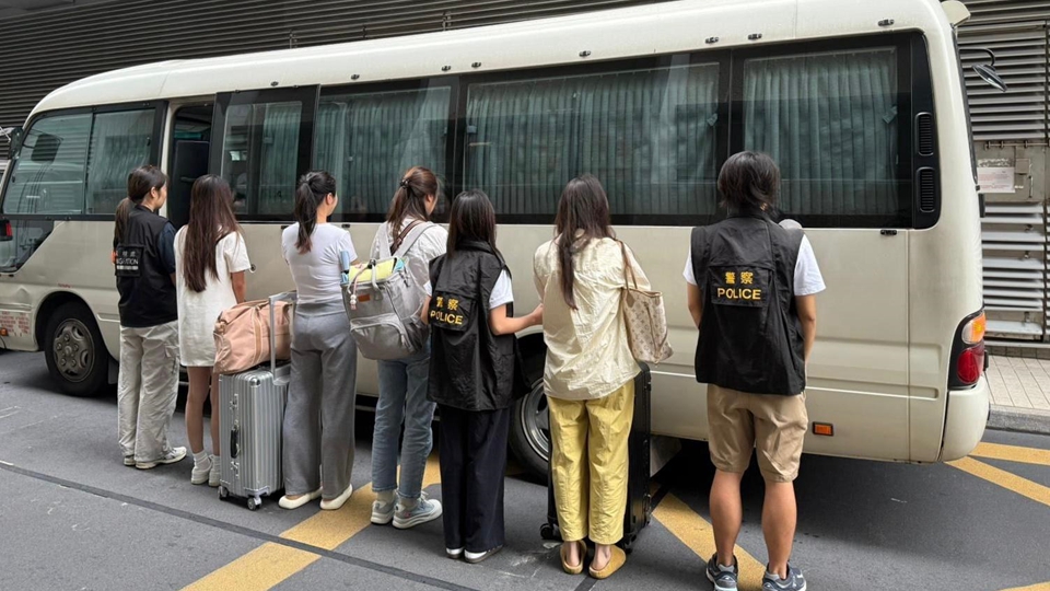警方灣仔掃黃 拘捕8名內地女子