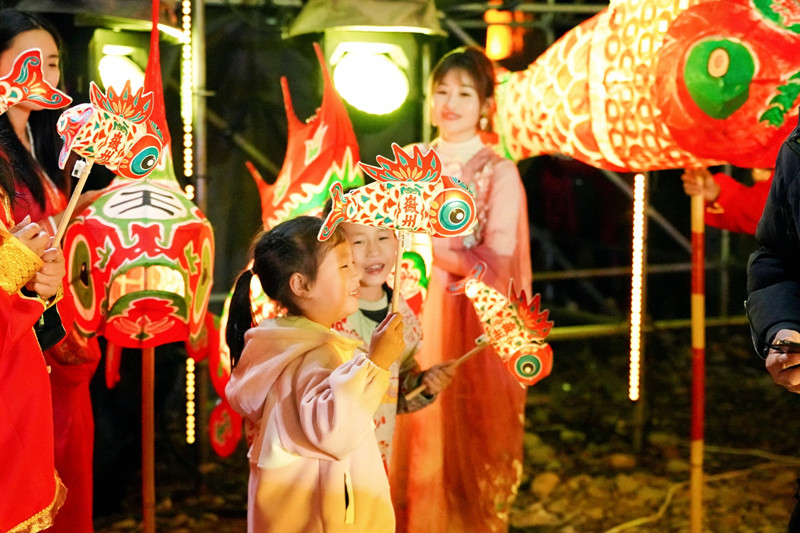 賽事首次以「創意村晚」形式呈現   《我是主持人》半決賽徽州區拉帷