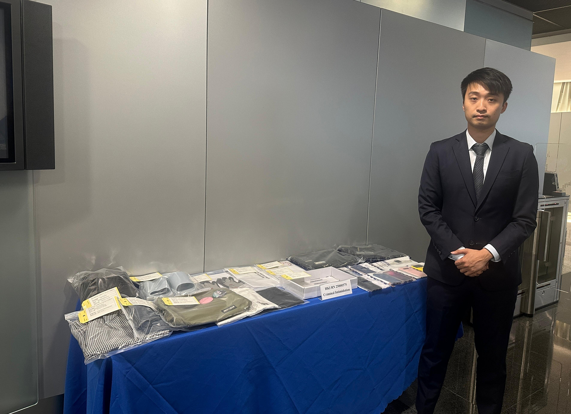 涉寄刀片到學校及教會 警拘「白卡聯盟」7名成員　