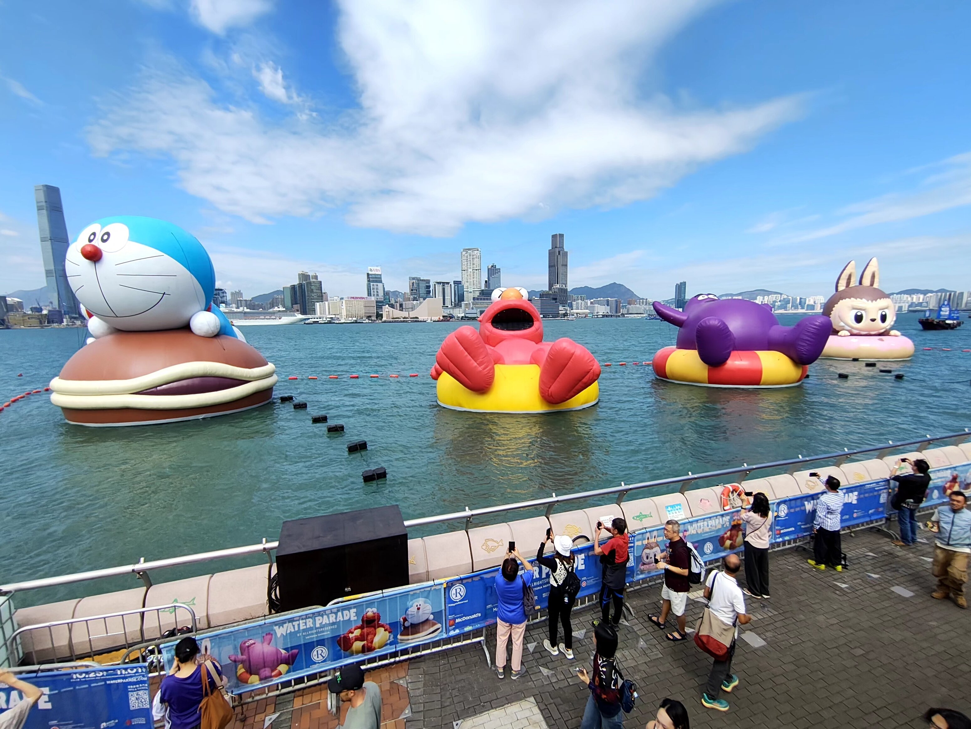 （多圖）「維港海上大巡遊」今日開幕 多啦A夢、Elmo、滑嘟嘟及LABUBU四大人氣IP維港亮相