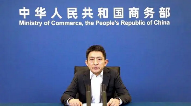 新華社快訊：李成鋼說，中美經貿團隊就雙方關注的經貿議題進行了深入、坦誠的討論和交流