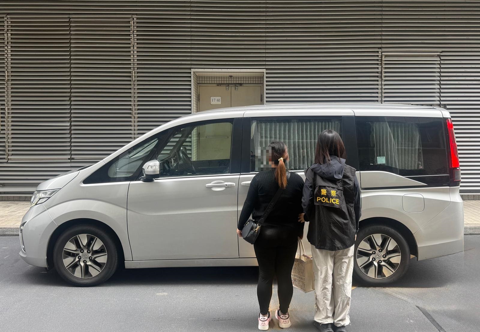 警方灣仔打擊逾期居留拘兩女