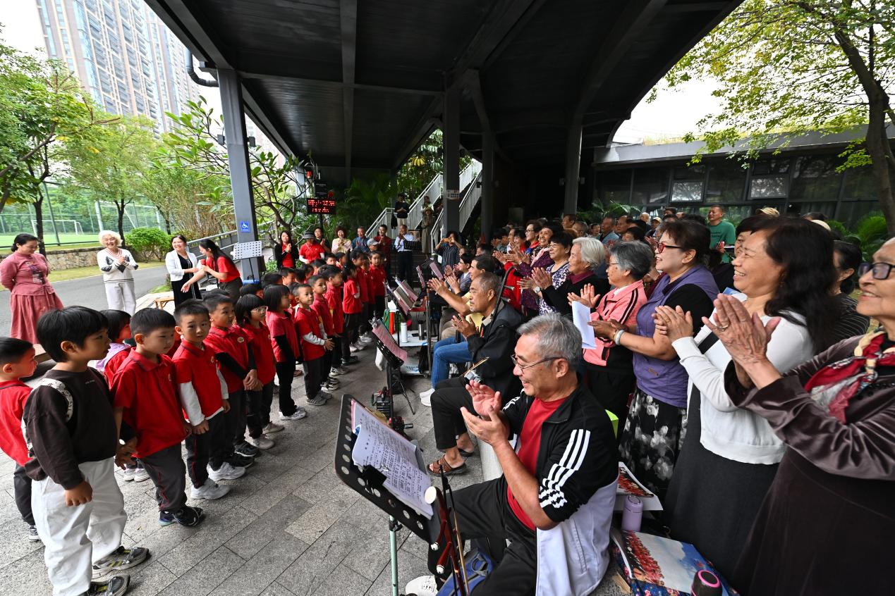 老幼同樂，以歌傳情，深圳春誦園開展重陽敬老活動