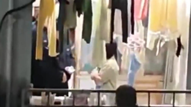 湖北一大學外籍男學生翻牆進女寢：已開除學籍 公安機關依法將其刑拘