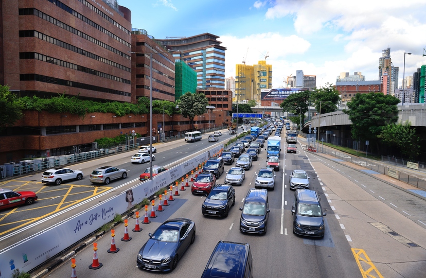 十一月一日起實施電動私家車新牌費 分五階段在六年間調整