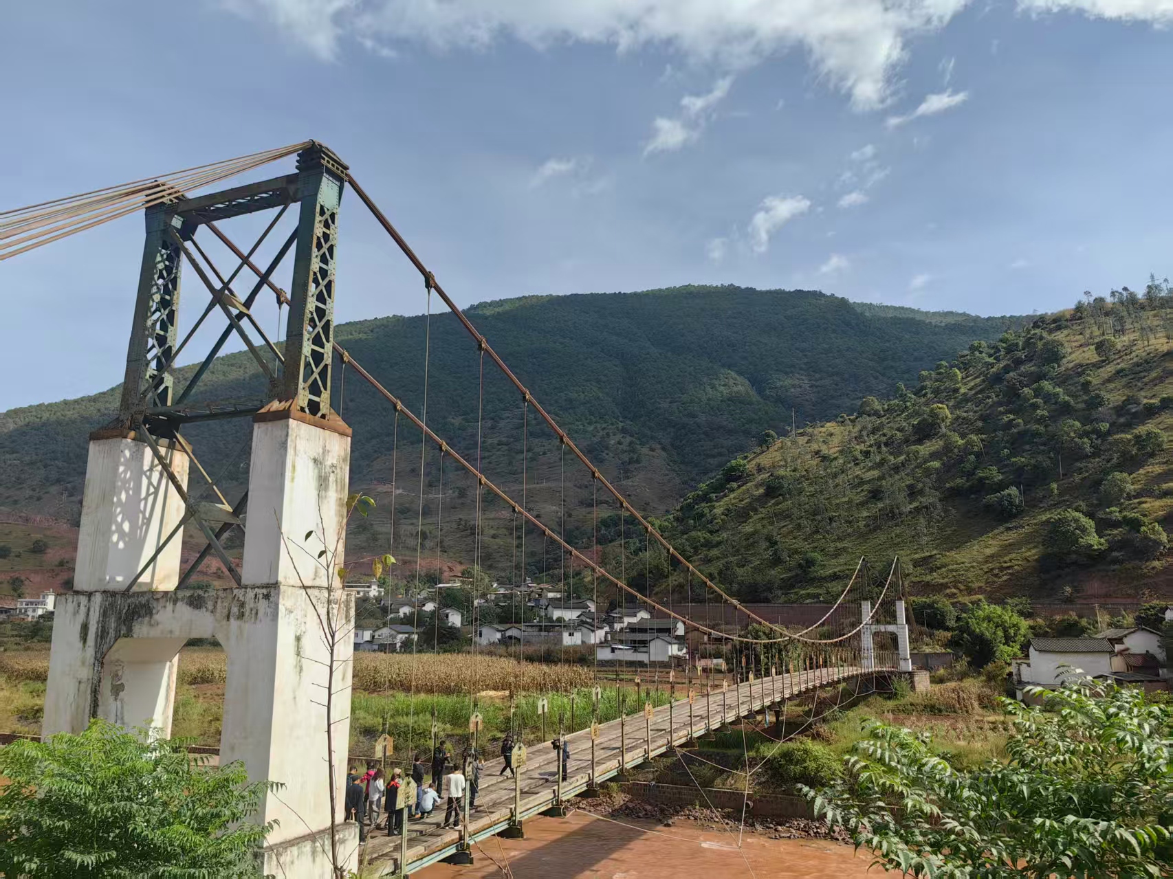 梁重走滇緬公路追尋抗戰精神之源，見證功果橋不屈脊梁