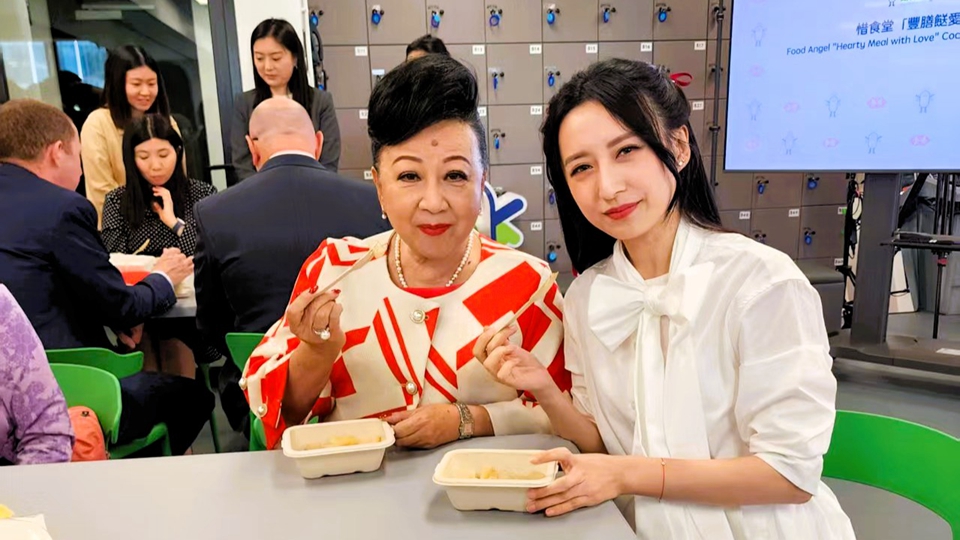 有片｜【娛樂】薛家燕龔家欣品嘗惜食堂速凍餐 齊讚合長者口味