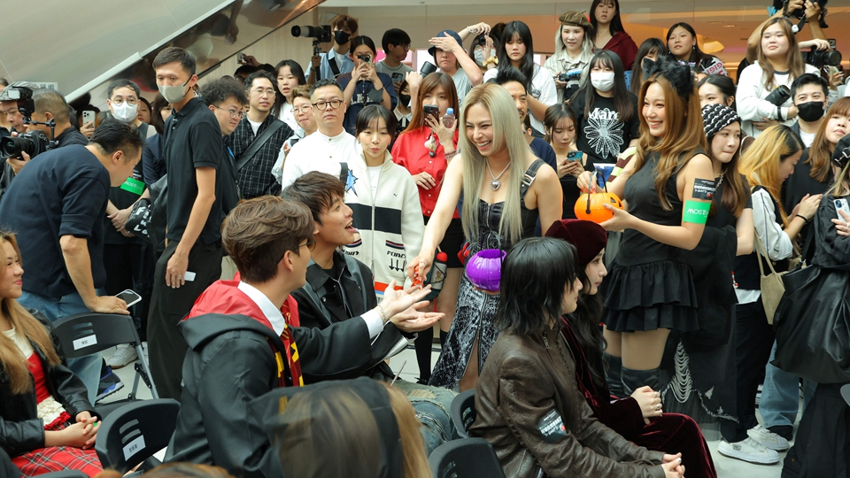 新城勁爆頒獎禮2025萬聖Party舉行 逾90歌手現身 全場迫爆