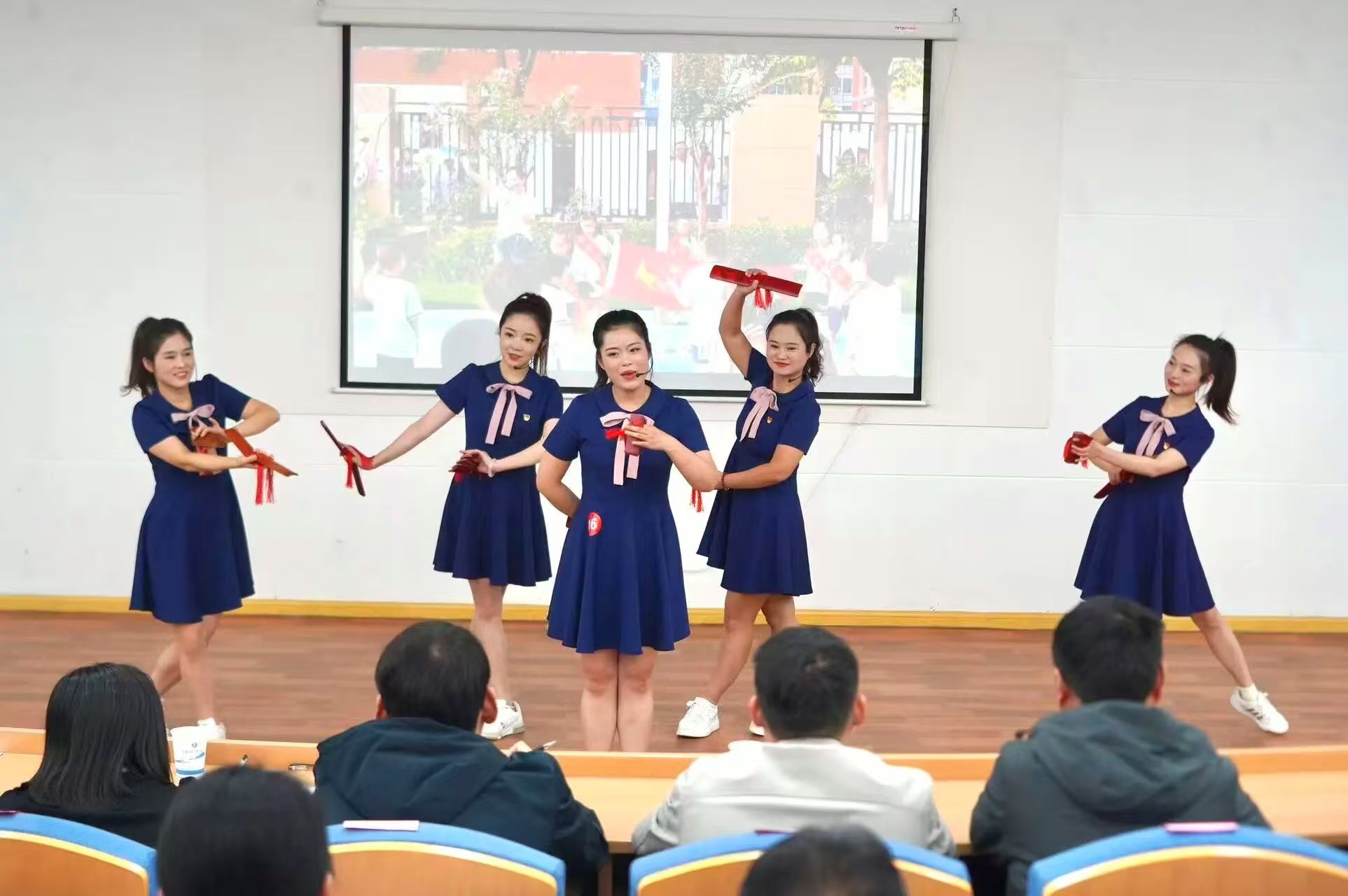 皖巢湖市：愛滿重陽節 濃濃敬老情